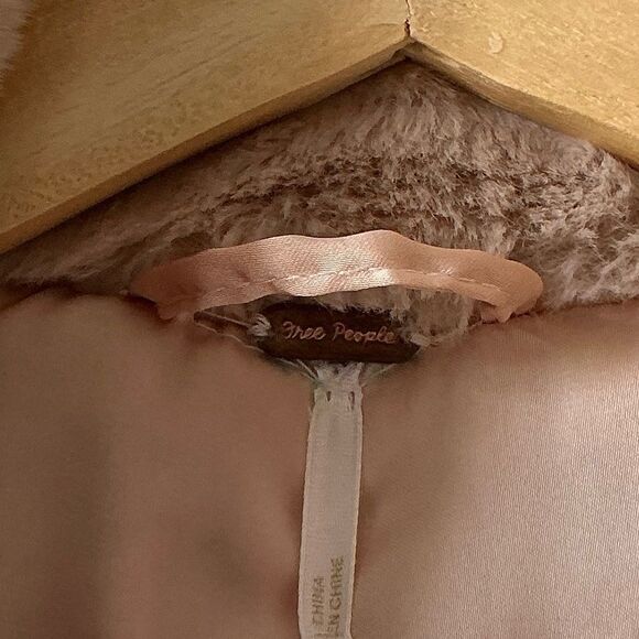 Free People Cream/Rose Classy Teddy Jacket Faux Fur (SP) - Picture 7 of 14